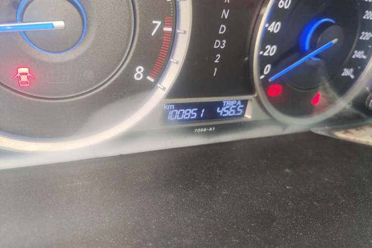 Used Honda Crosstour 2014 2.4L Luxury Edition Odometer Close Up