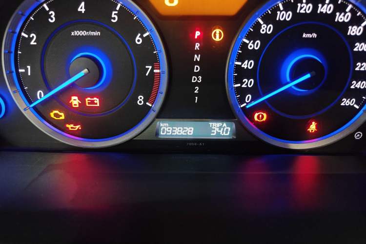 Used Honda Crosstour 2014 2.4L Luxury Edition Odometer Close Up