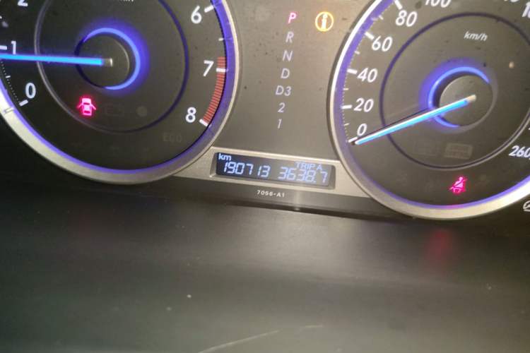 Used Honda Crosstour 2014 2.4L Luxury Edition Odometer Close Up