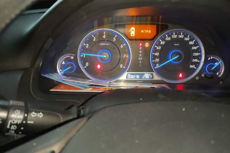 Used Honda Crosstour 2014 2.4L Luxury Edition Odometer Close Up