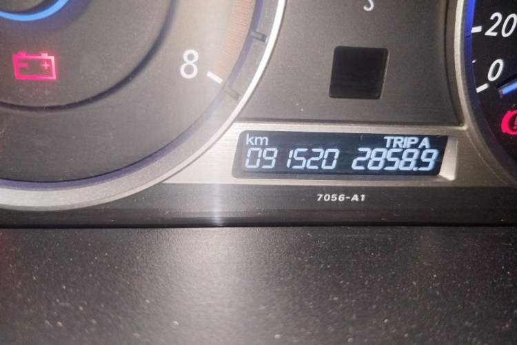 Used Honda Crosstour 2014 3.0L AWD Prestige Navigation Edition Odometer Close Up