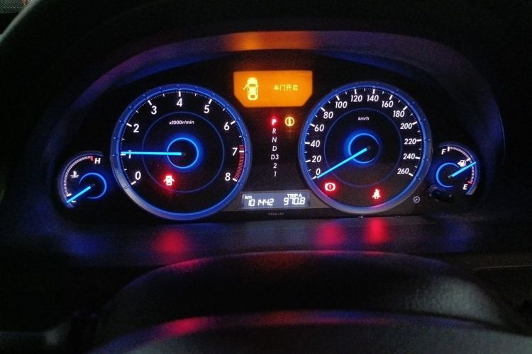 Used Honda Crosstour 2014 2.4L Luxury Edition Odometer Close Up