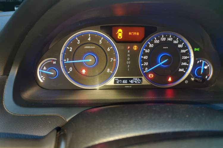 Used Honda Crosstour 2014 2.4L Luxury Edition Odometer Close Up