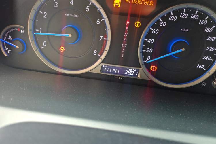 Used Honda Crosstour 2014 2.4L Luxury Edition Odometer Close Up