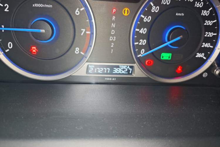 Used Honda Crosstour 2014 2.4L Luxury Edition Odometer Close Up