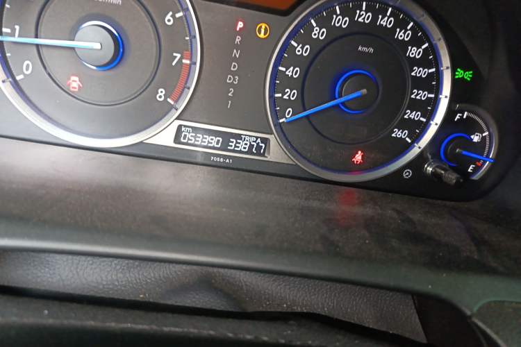Used Honda Crosstour 2014 2.4L Luxury Edition Odometer Close Up