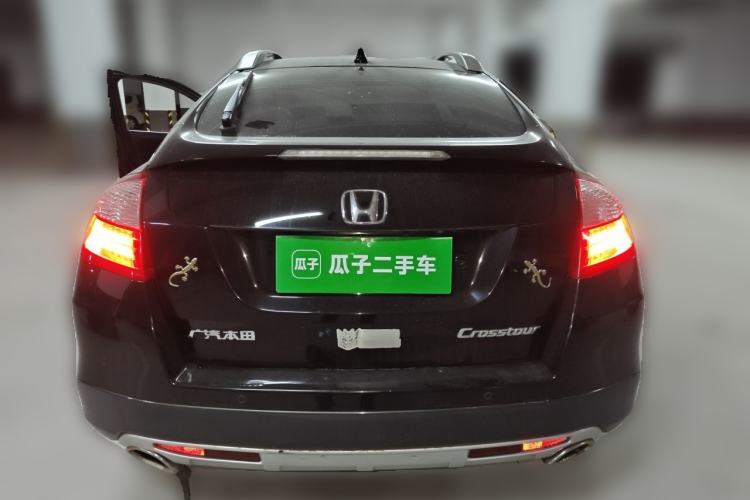 Used Honda Crosstour 2014 2.4L Luxury Edition Rear
