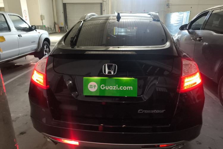 Used Honda Crosstour 2014 2.4L Luxury Edition Rear