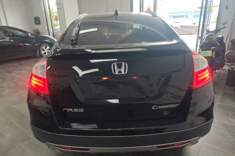 Used Honda Crosstour 2014 2.4L Luxury Edition Rear