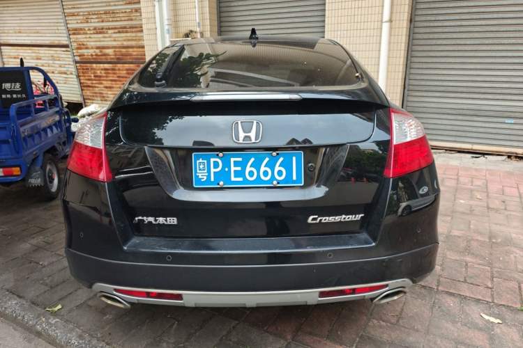 Used Honda Crosstour 2014 2.4L Luxury Edition Rear