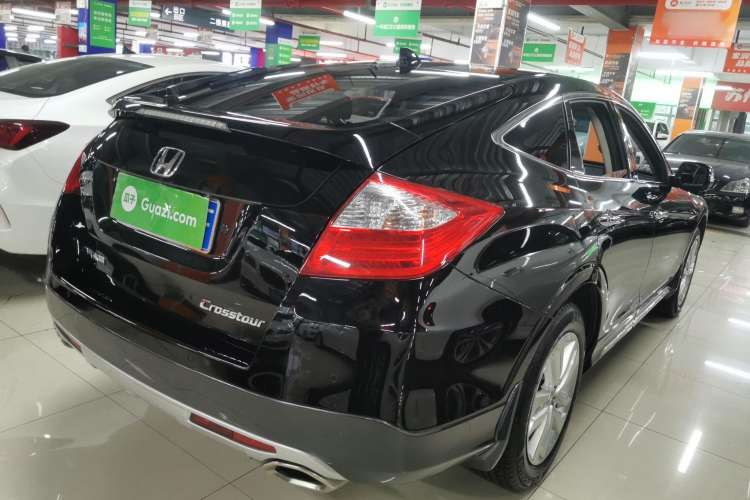Used Honda Crosstour 2014 2.4L Luxury Edition Rear Right 45 Deg