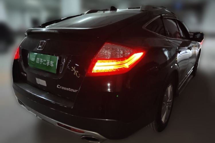 Used Honda Crosstour 2014 2.4L Luxury Edition Rear Right 45 Deg