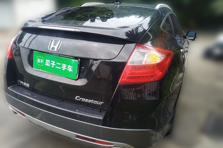 Used Honda Crosstour 2014 2.4L Luxury Edition Rear Right 45 Deg