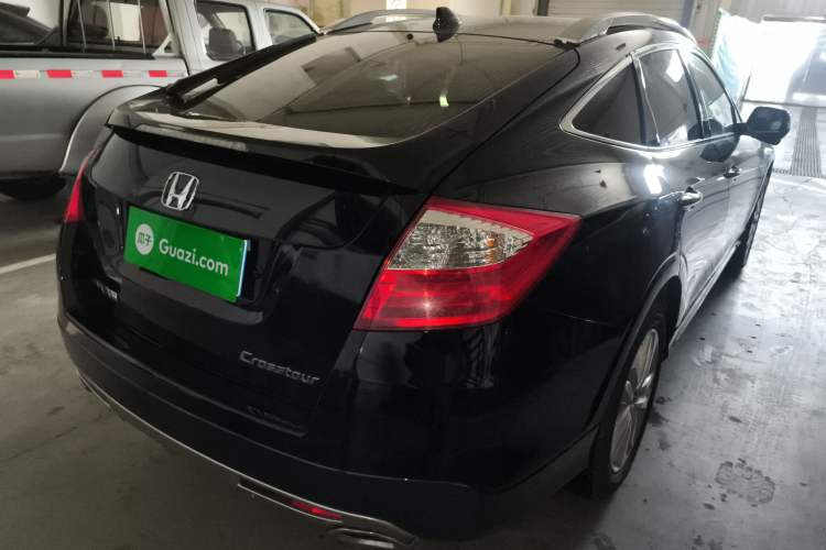 Used Honda Crosstour 2014 2.4L Luxury Edition Rear Right 45 Deg