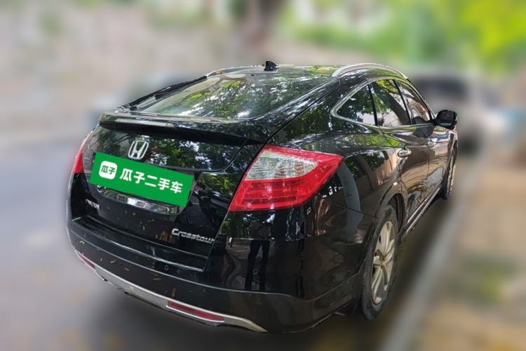 Used Honda Crosstour 2014 2.4L Luxury Navigation Edition Rear Right 45 Deg