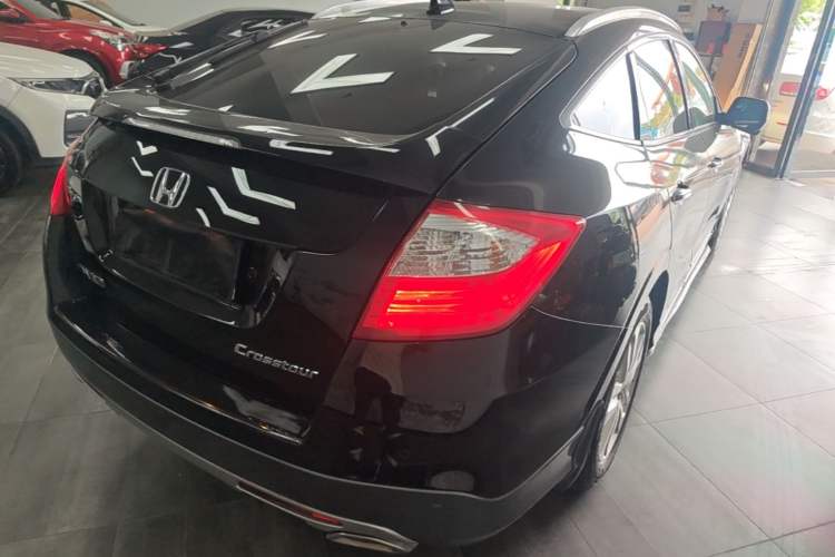 Used Honda Crosstour 2014 2.4L Luxury Edition Rear Right 45 Deg
