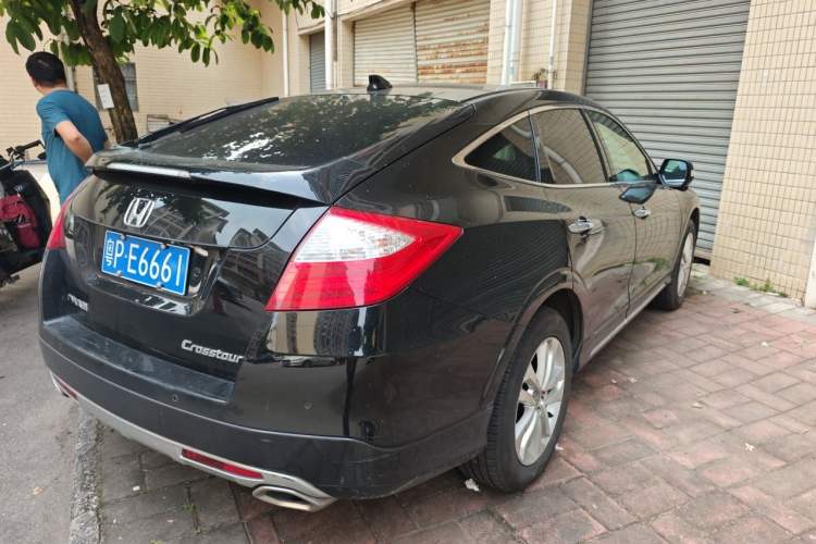 Used Honda Crosstour 2014 2.4L Luxury Edition Rear Right 45 Deg