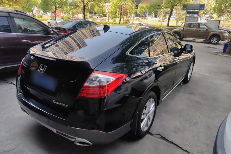 Used Honda Crosstour 2014 2.4L Luxury Navigation Edition Rear Right 45 Deg
