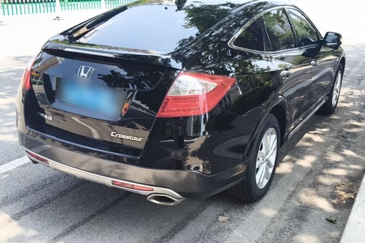 Used Honda Crosstour 2014 2.4L Luxury Edition Rear Right 45 Deg