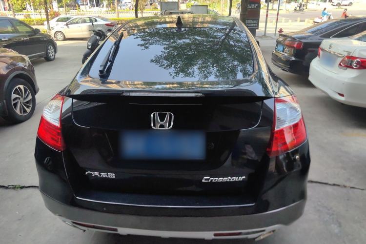 Used Honda Crosstour 2014 2.4L Luxury Navigation Edition Rear