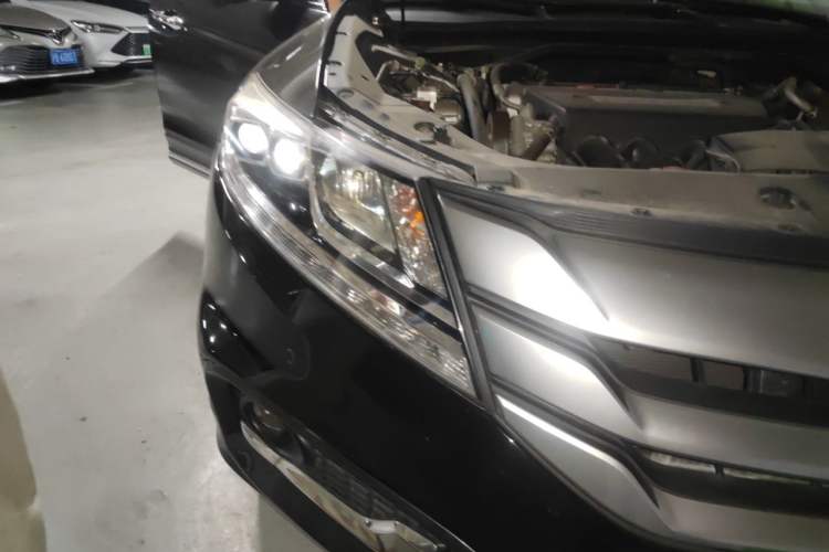 Used Honda Crosstour 2014 2.4L Luxury Edition Right Front Headlight