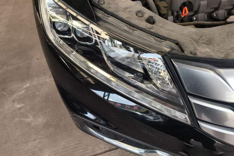 Used Honda Crosstour 2014 3.0L AWD Prestige Edition Right Front Headlight