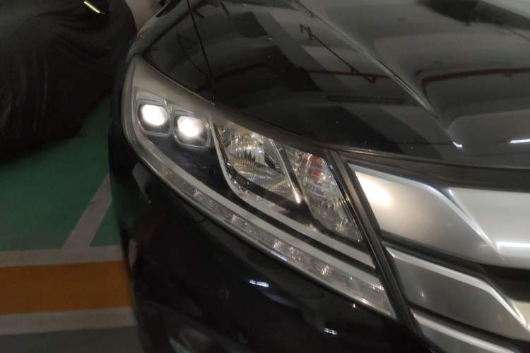Used Honda Crosstour 2014 2.4L Luxury Edition Right Front Headlight
