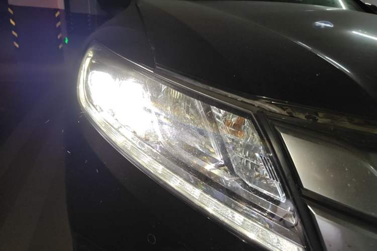 Used Honda Crosstour 2014 2.4L Luxury Edition Right Front Headlight