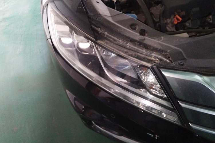 Used Honda Crosstour 2014 3.0L AWD Prestige Navigation Edition Right Front Headlight