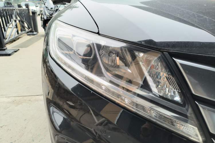 Used Honda Crosstour 2014 2.4L Luxury Edition Right Front Headlight