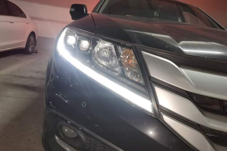 Used Honda Crosstour 2014 2.4L Luxury Edition Right Front Headlight