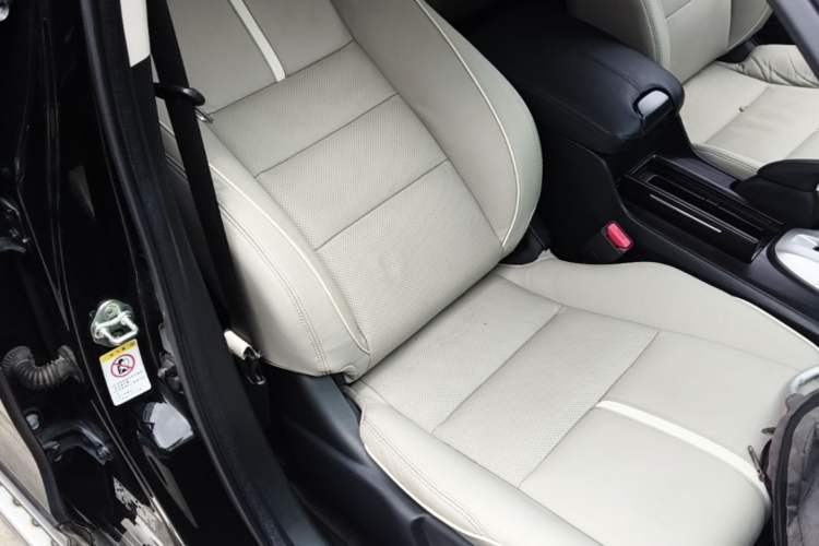 Used Honda Crosstour 2014 2.4L Luxury Edition Right Front Seat