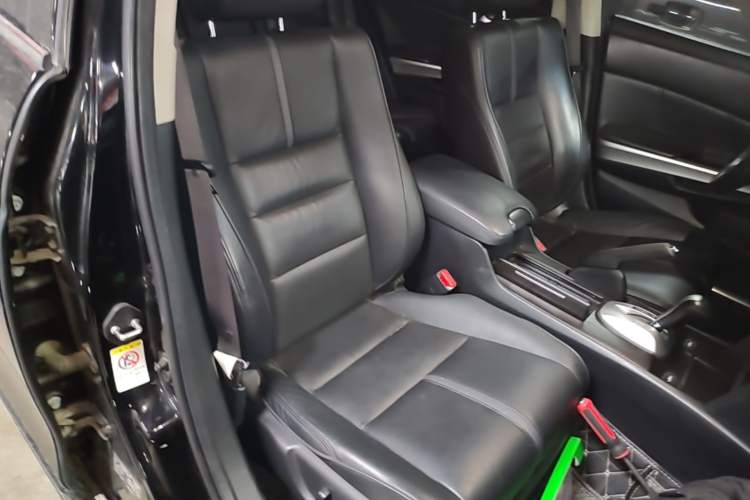 Used Honda Crosstour 2014 2.4L Luxury Edition Right Front Seat