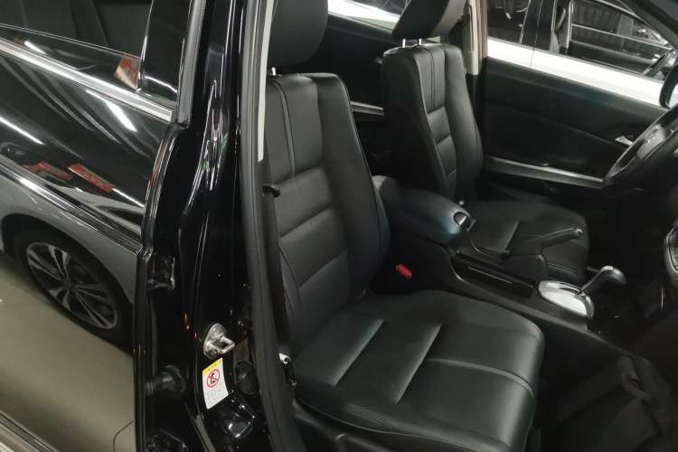 Used Honda Crosstour 2014 2.4L Luxury Edition Right Front Seat