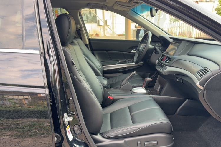 Used Honda Crosstour 2014 2.4L Luxury Edition Right Front Seat