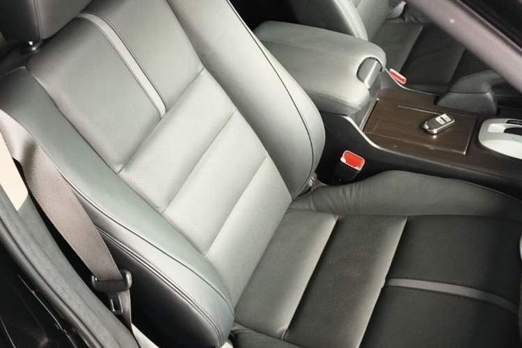 Used Honda Crosstour 2014 2.4L Luxury Edition Right Front Seat