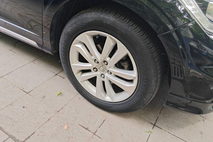 Used Honda Crosstour 2014 2.4L Luxury Edition Right Front Wheel Hub