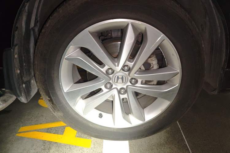 Used Honda Crosstour 2014 2.4L Luxury Edition Right Front Wheel Hub