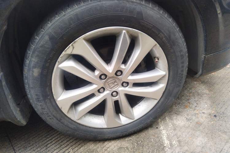 Used Honda Crosstour 2014 2.4L Luxury Edition Right Front Wheel Hub