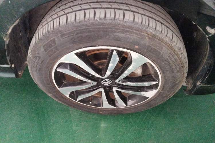 Used Honda Crosstour 2014 3.0L AWD Prestige Navigation Edition Right Front Wheel Hub