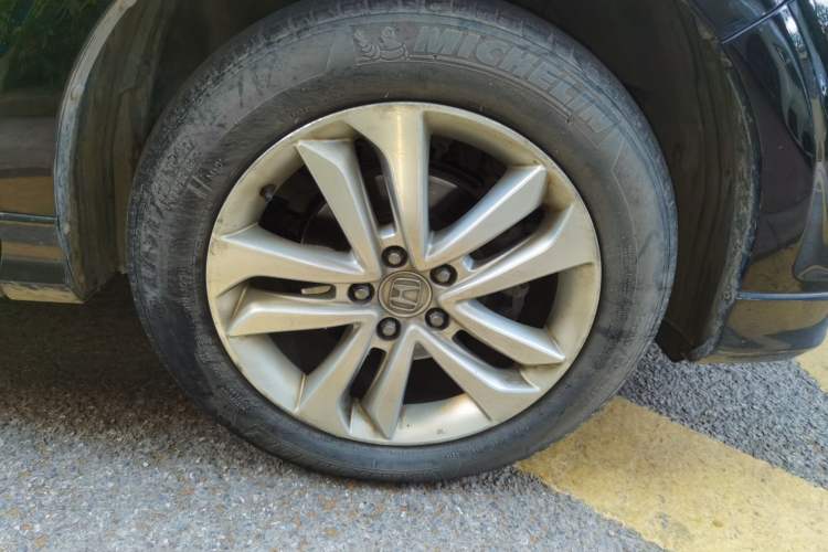Used Honda Crosstour 2014 2.4L Luxury Edition Right Front Wheel Hub