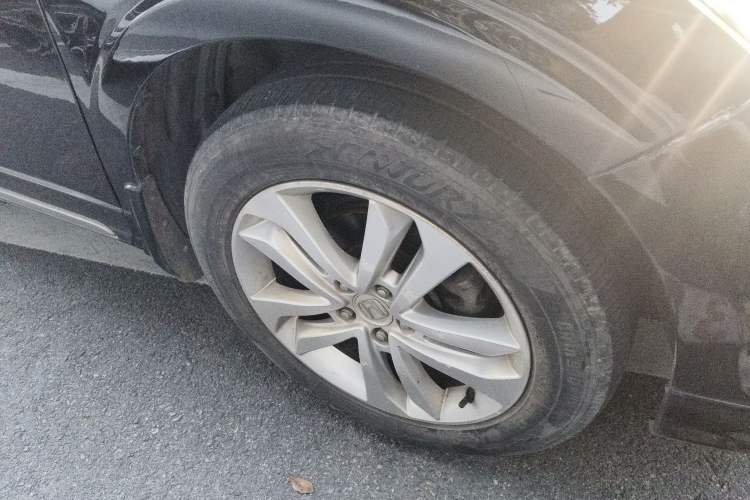 Used Honda Crosstour 2014 2.4L Luxury Edition Right Front Wheel Hub