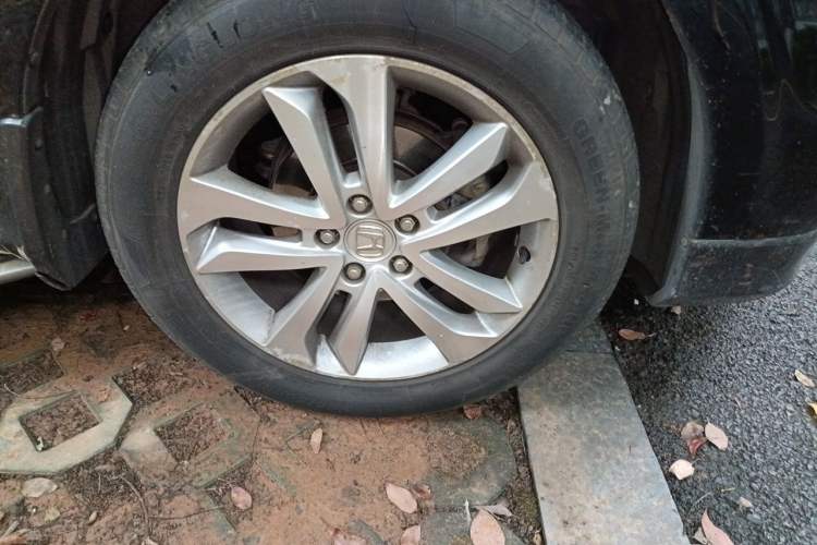 Used Honda Crosstour 2014 2.4L Luxury Edition Right Front Wheel Hub