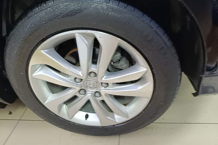 Used Honda Crosstour 2014 2.4L Luxury Edition Right Front Wheel Hub