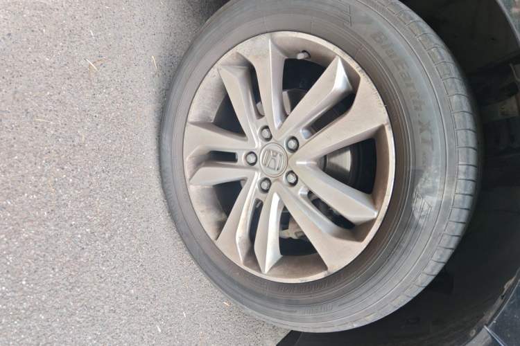 Used Honda Crosstour 2014 2.4L Luxury Edition Right Front Wheel Hub