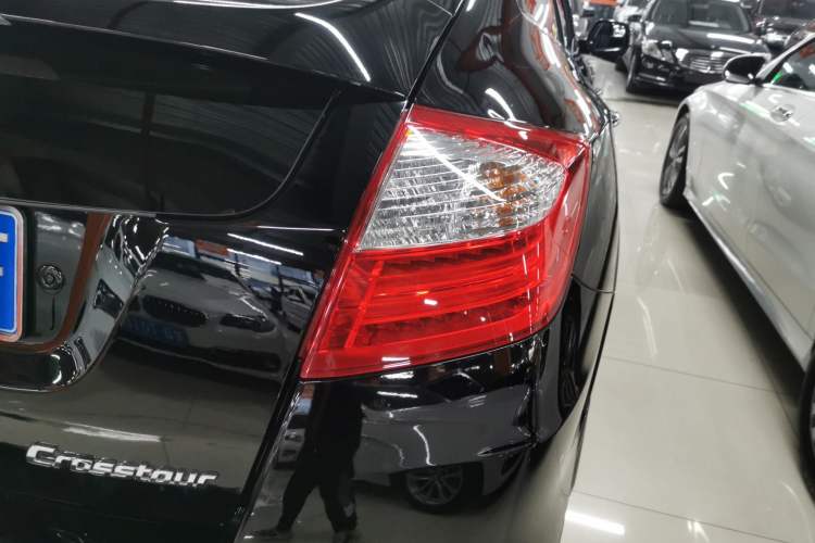 Used Honda Crosstour 2014 2.4L Luxury Edition Right Rear Taillight