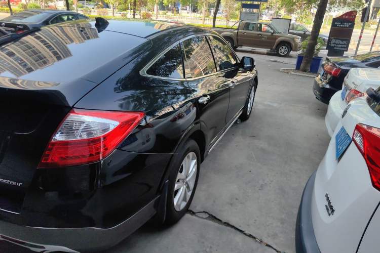 Used Honda Crosstour 2014 2.4L Luxury Navigation Edition Right Rear Taillight