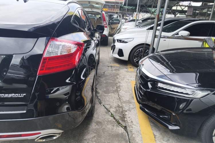 Used Honda Crosstour 2014 2.4L Luxury Edition Right Rear Taillight