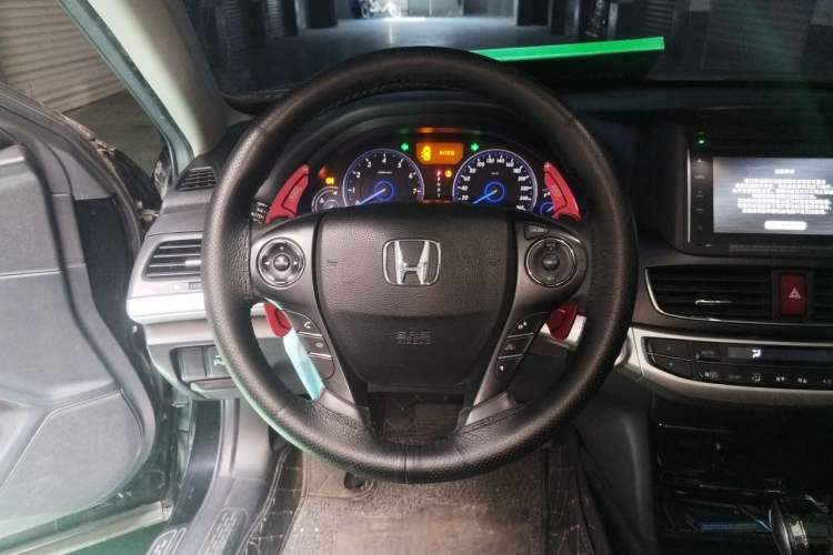 Used Honda Crosstour 2014 3.0L AWD Prestige Navigation Edition Steering Wheel