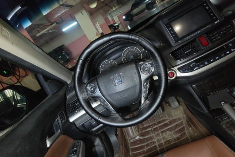 Used Honda Crosstour 2014 3.0L AWD Prestige Navigation Edition Steering Wheel
